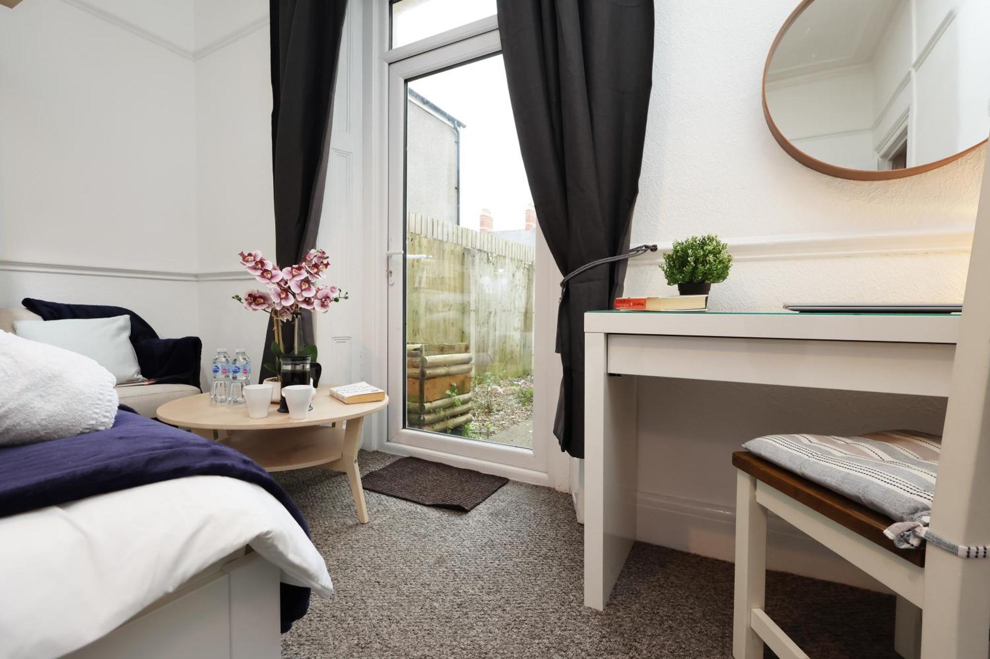 Cardiff City Guesthouse, Central Rooms, Fast Wi-Fi, On-Street Parking ภายนอก รูปภาพ