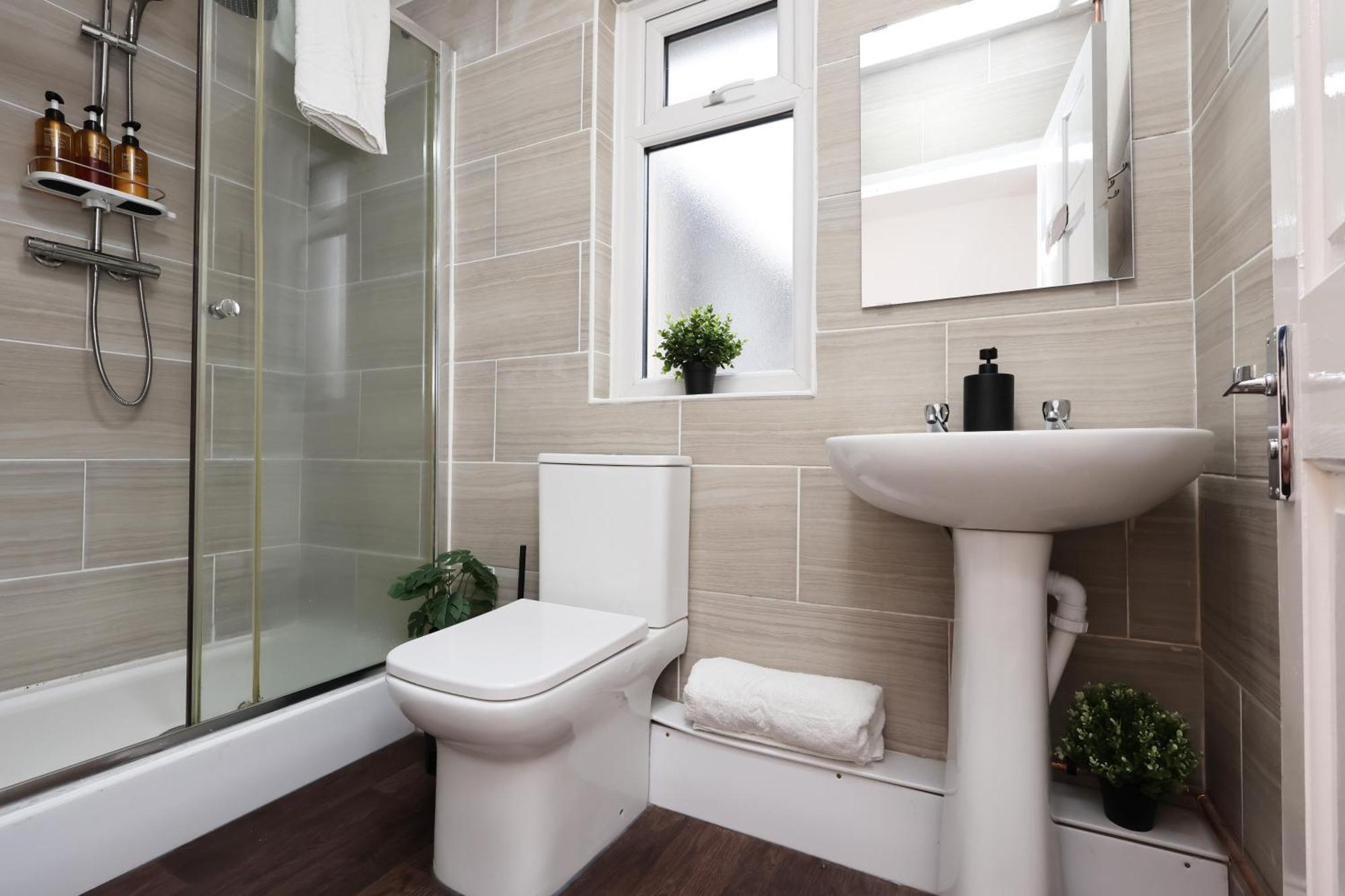 Cardiff City Guesthouse, Central Rooms, Fast Wi-Fi, On-Street Parking ภายนอก รูปภาพ